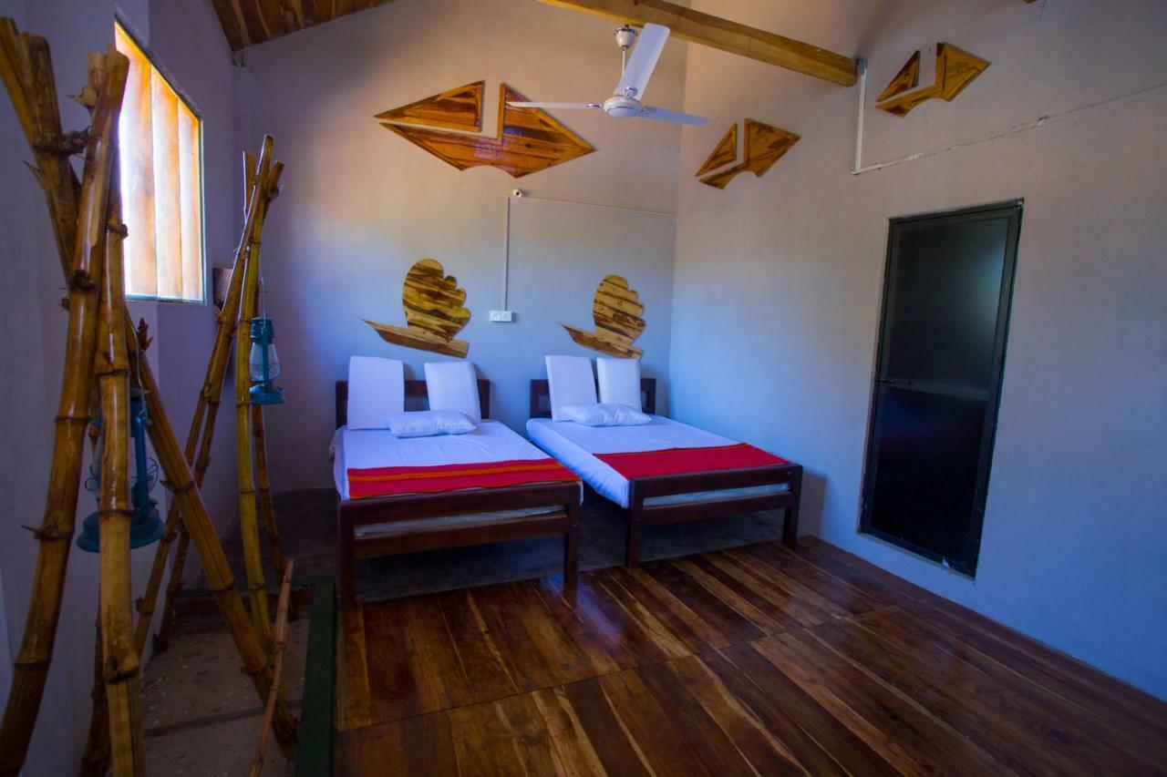 Neem Garden Guest House Batticaloa Rum bild