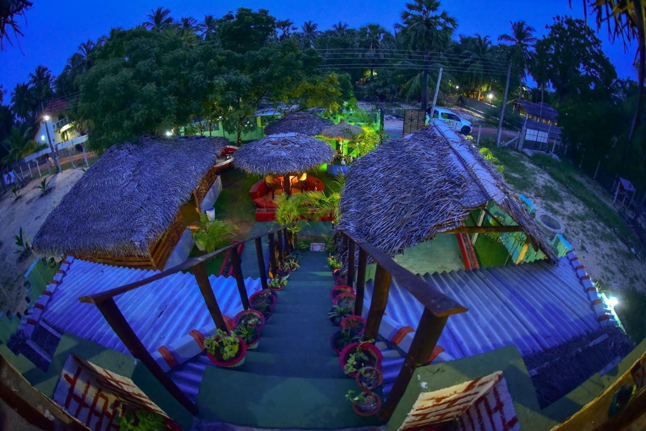 Neem Garden Guest House Batticaloa Exteriör bild